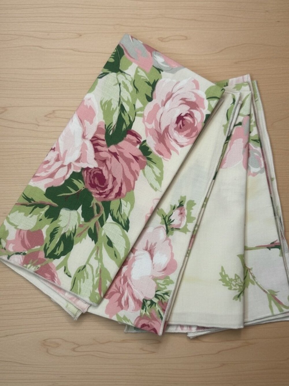 Set of 4 ROSES Cloth NAPKINS